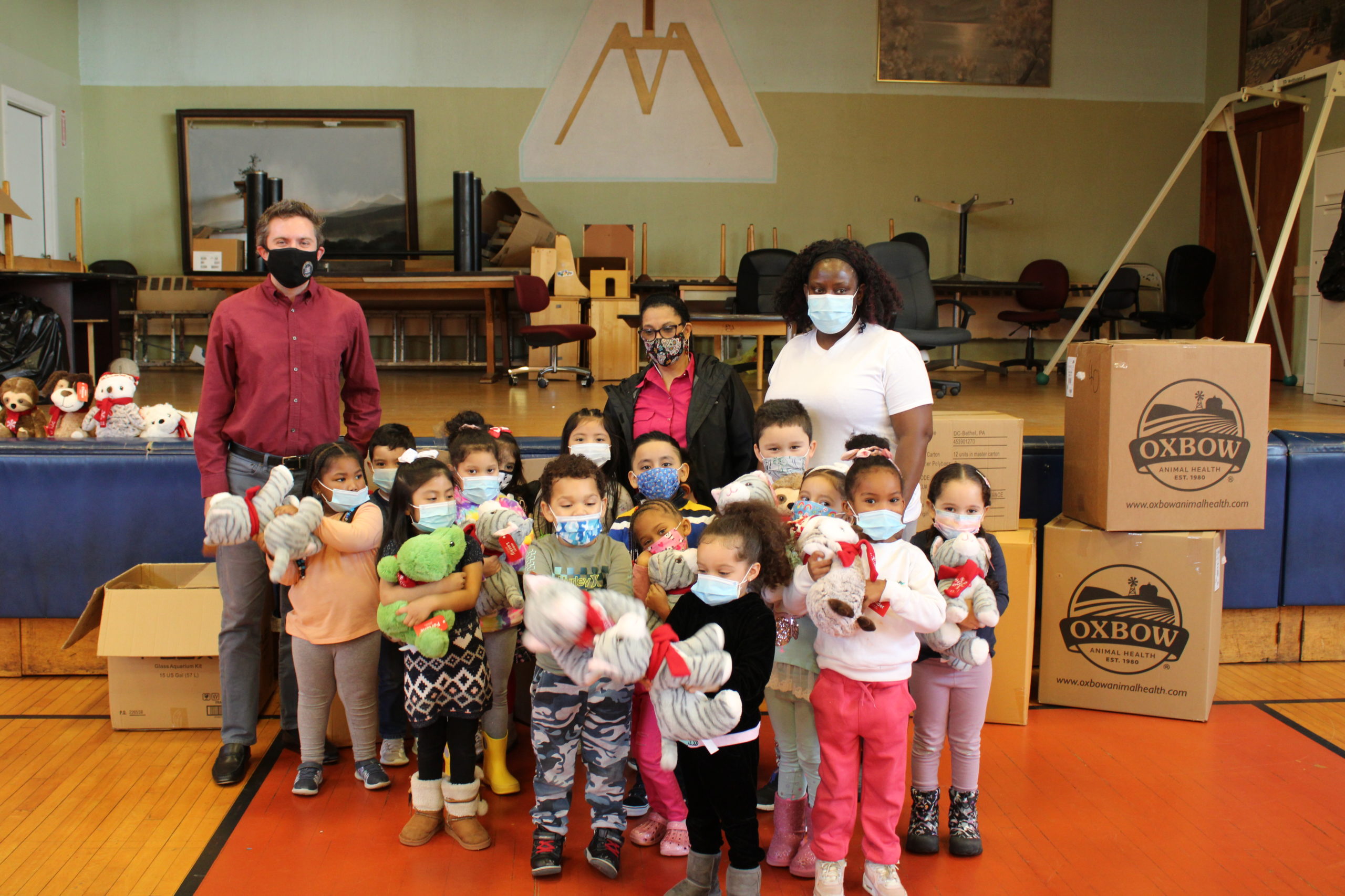 Skoufis Distributes 1,500 Stuffed Animals to Local Families