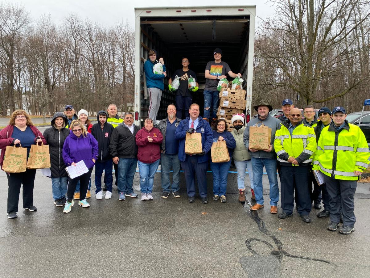 Clarkstown distributes Holiday Turkey Dinner bags to veterans