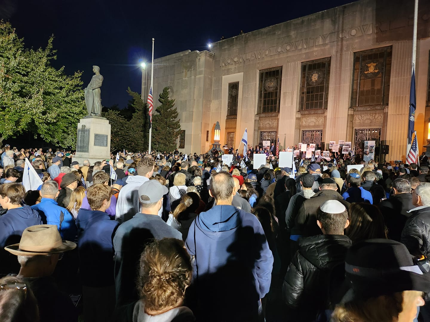Thousands Rally at Rockland County Courthouse in Support of Israel