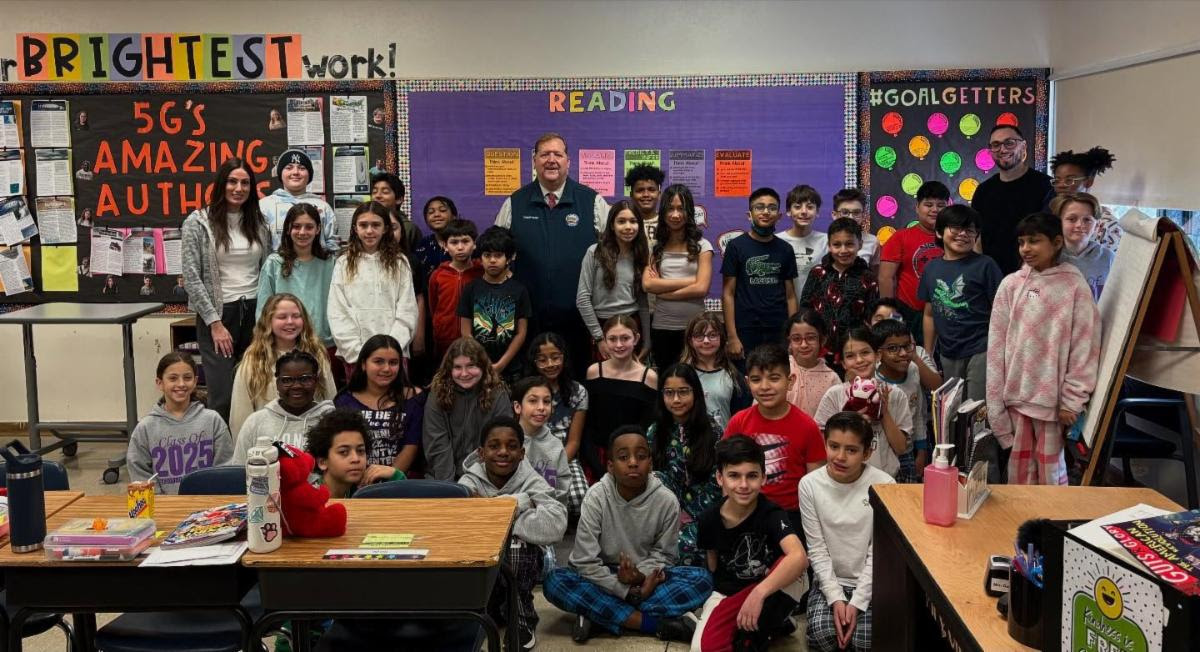Rockland Read In Day Brings Hoehmann to Local Schools