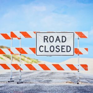 signpost, closed, road-sign, end, stop, barrier, end, stop, stop, stop, barrier, barrier, barrier, barrier, barrier